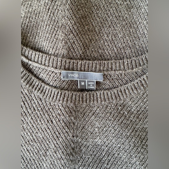 Vince Woman’s Relaxed Scoop Neck Sweater in Taupe Cashmere Wool Sz M - Picture 3 of 12